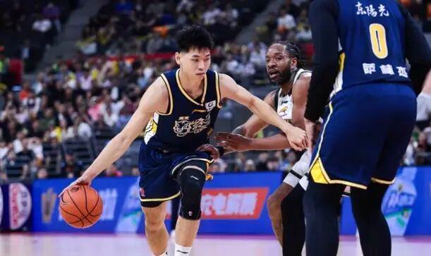 开云体育官网-广东队主场16分惨败，崔永熙首秀2分3篮板，莫兰德21篮板